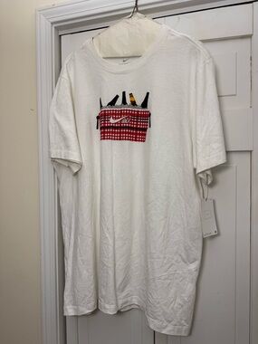 New Nike White Graphic Tee men’s XL